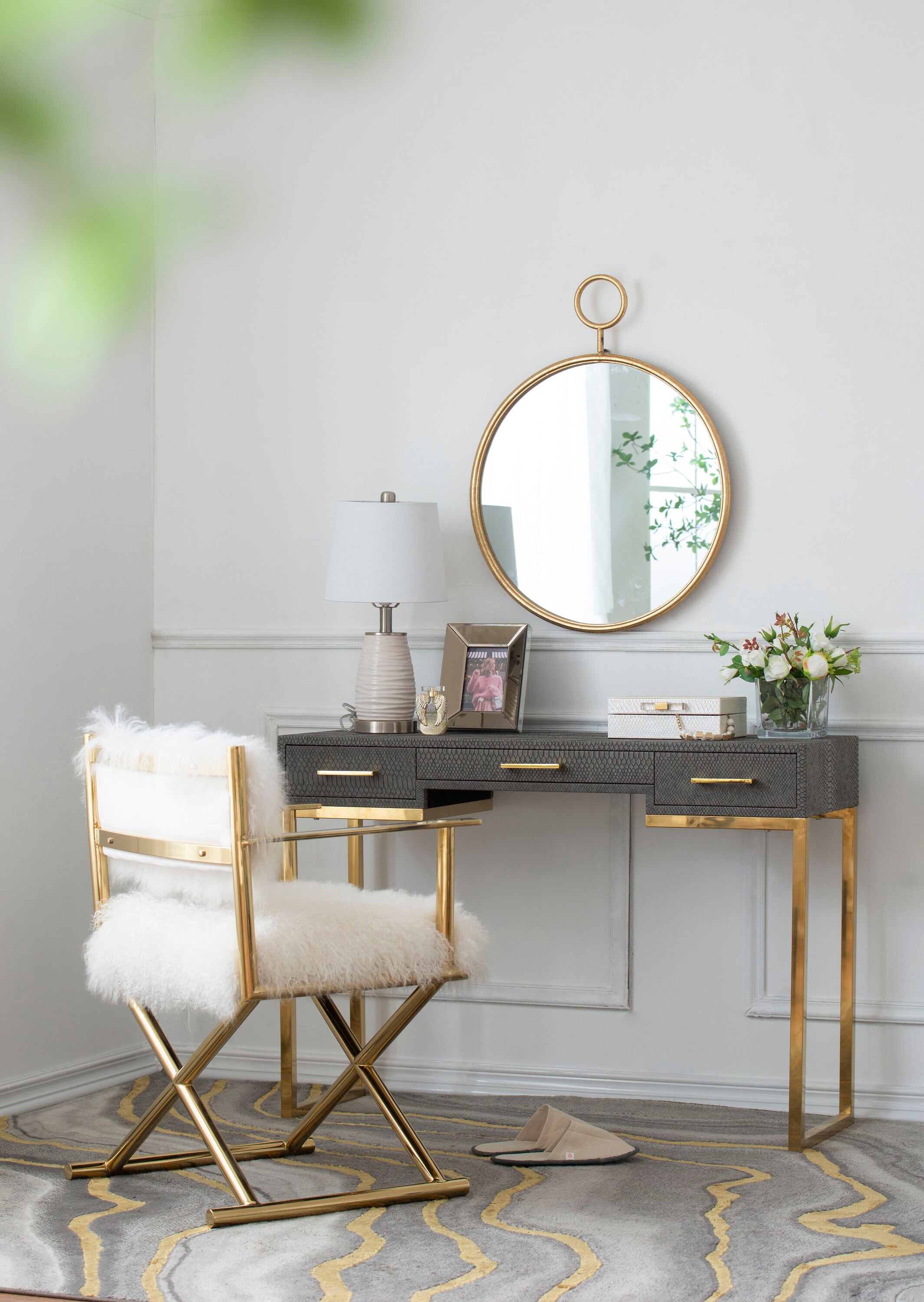 LUXEYARD 22inch x 28inch Circle Wall Mirror with Gold Iron Frame Accent Mirror for Living Room Entryway Office