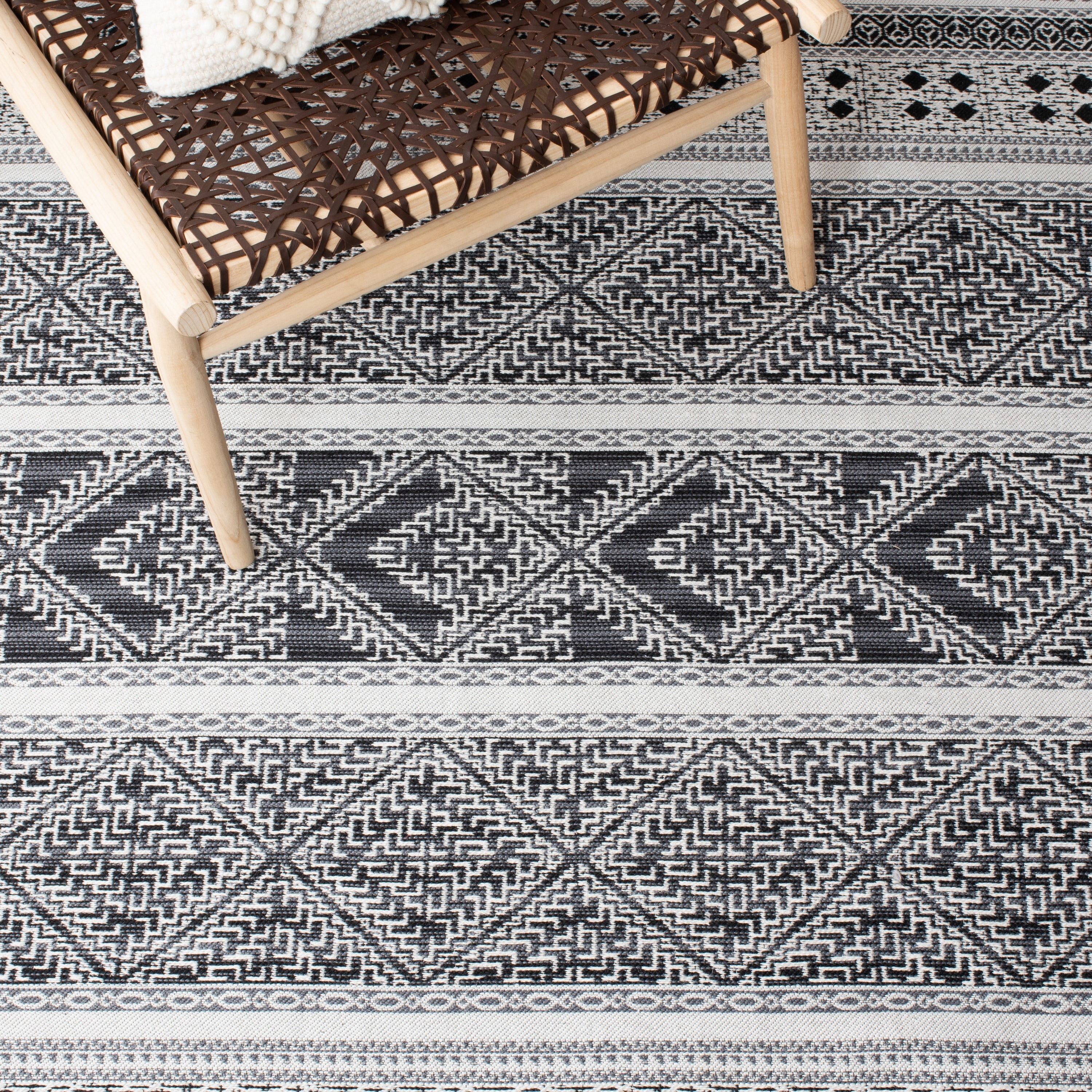 Safavieh CLV717Z-4 rugs - View #6