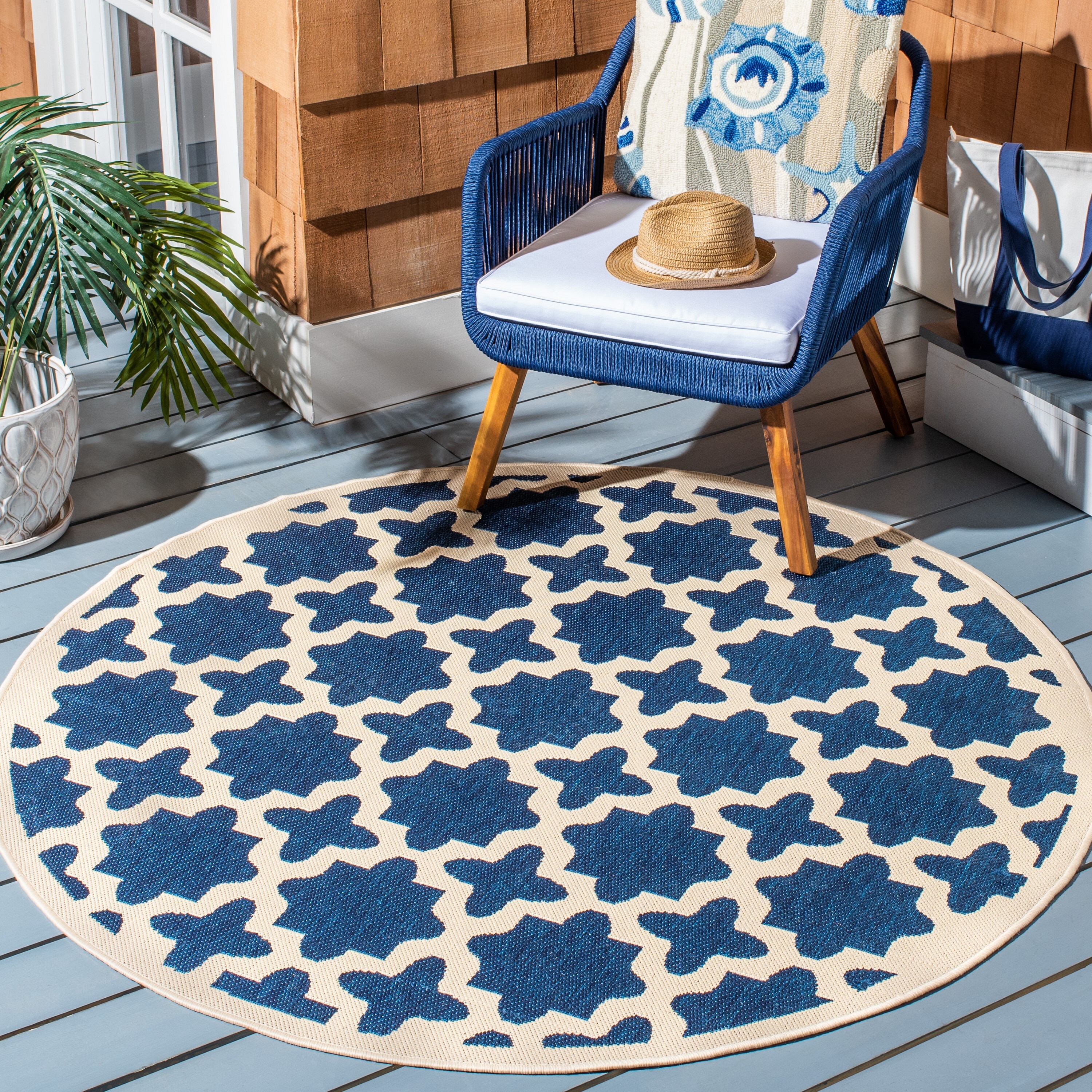 Safavieh 4 x 4 Navy/Beige Round Indoor/Outdoor Geometric Coastal Area ...