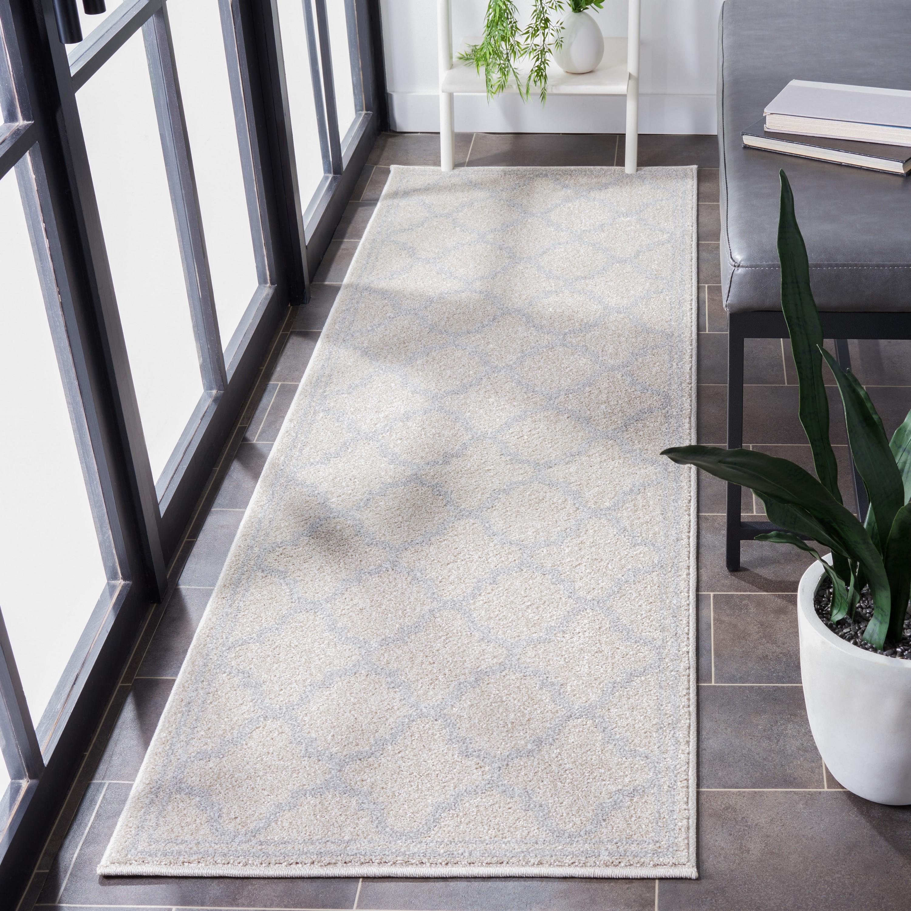 Safavieh AMT422E-27 Amherst Kelly 2 x 7 (ft) Loomed Synthetic Beige/Light Gray Rectangular Indoor/Outdoor Trellis Runner rug